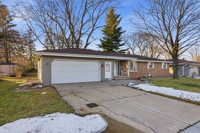 533 CAROL LYNN DRIVE, Little Chute, WI 54140