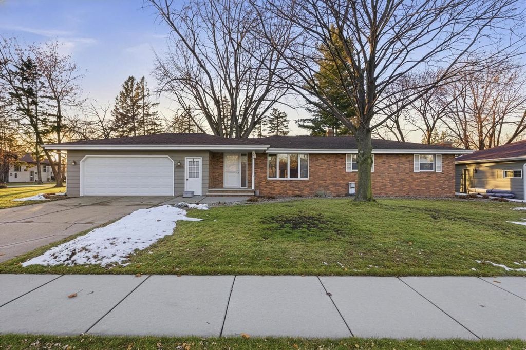 533 CAROL LYNN DRIVE, Little Chute, WI 54140