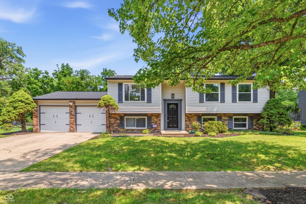 9505 Thornwood Drive, Indianapolis, IN 46250