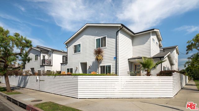3944 S Budlong Avenue, Los Angeles, CA 90037
