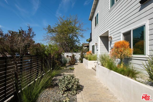 3944 S Budlong Avenue, Los Angeles, CA 90037