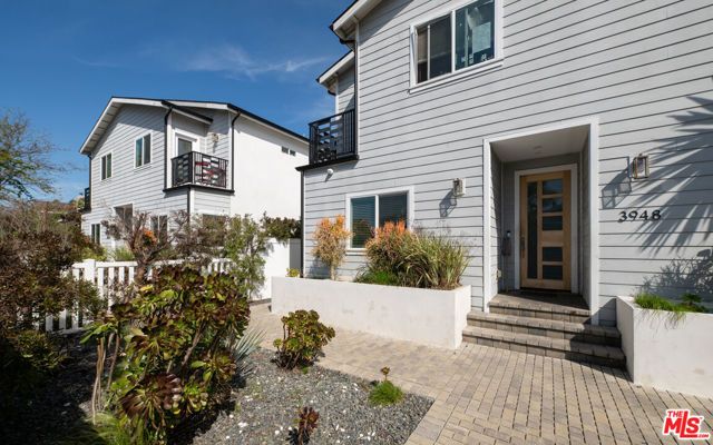 3944 S Budlong Avenue, Los Angeles, CA 90037