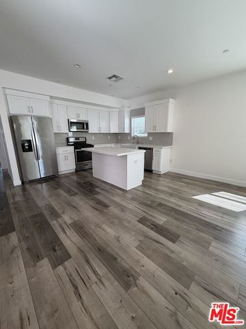 3944 S Budlong Avenue, Los Angeles, CA 90037