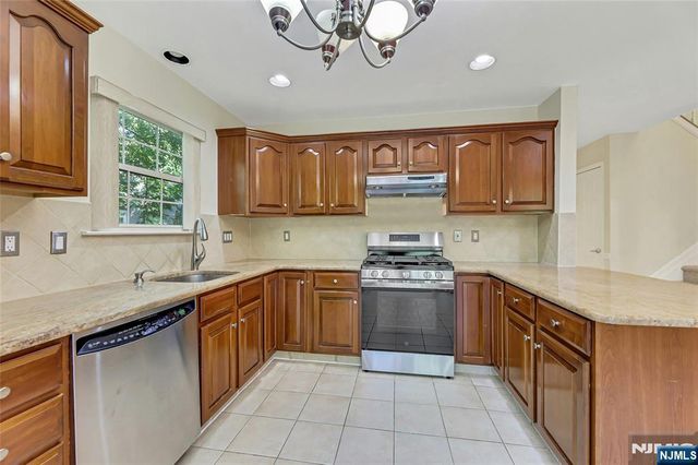 377 Green Mountain Road, Mahwah, NJ 07430