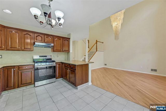 377 Green Mountain Road, Mahwah, NJ 07430