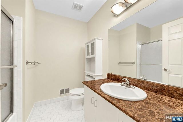 377 Green Mountain Road, Mahwah, NJ 07430