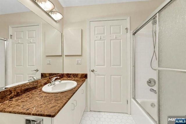 377 Green Mountain Road, Mahwah, NJ 07430