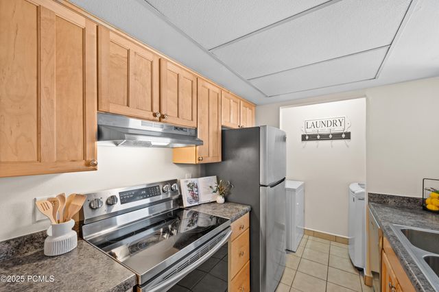 6915 W 2200 Apt 6x, Park City, UT 84098