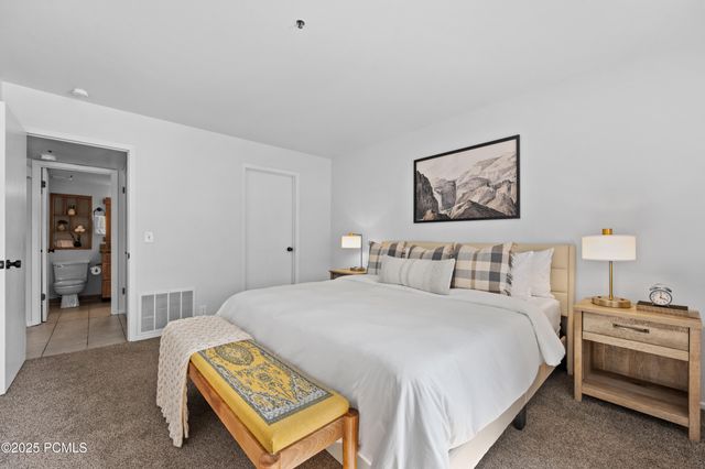 6915 W 2200 Apt 6x, Park City, UT 84098