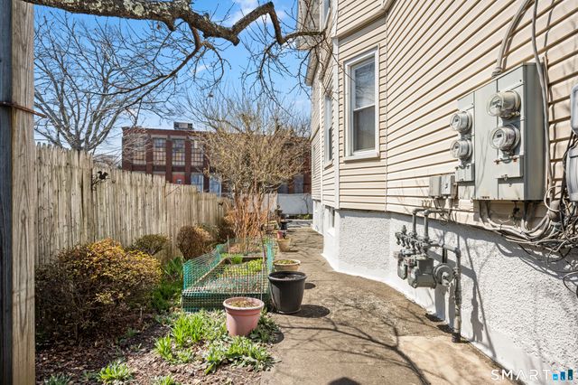 64 Connecticut Avenue 1st FL, New London, CT 06320