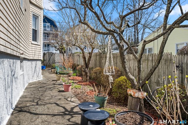 64 Connecticut Avenue 1st FL, New London, CT 06320