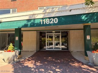 11820 Edgewater Drive 421, Lakewood, OH 44107