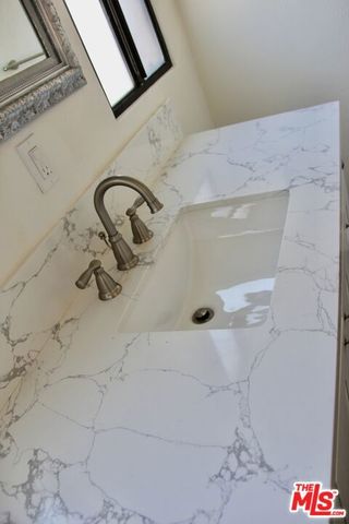 1239 S Hudson Avenue, Los Angeles, CA 90019