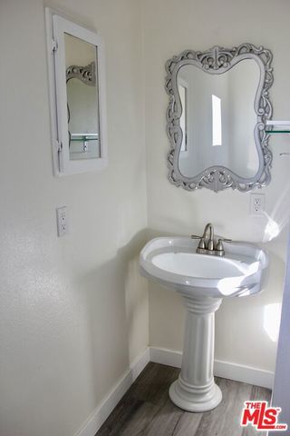 1239 S Hudson Avenue, Los Angeles, CA 90019