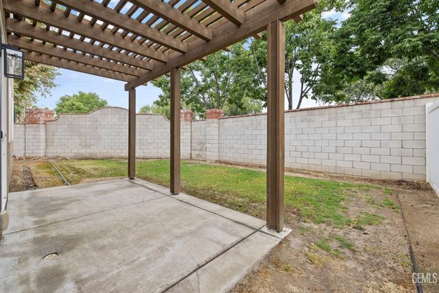 8214 Prentice Hall Drive, Bakersfield, CA 93311