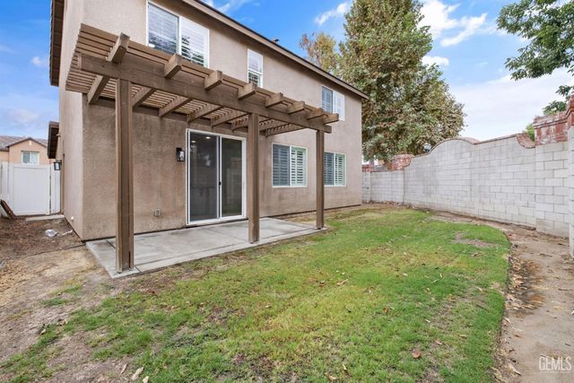 8214 Prentice Hall Drive, Bakersfield, CA 93311