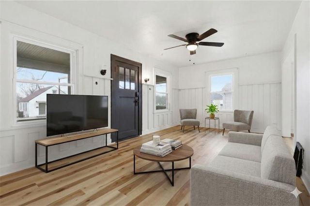 10531 E 9th Street S, Independence, MO 64053