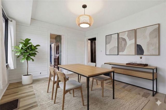 10531 E 9th Street S, Independence, MO 64053