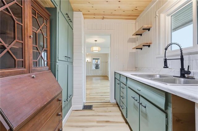 10531 E 9th Street S, Independence, MO 64053