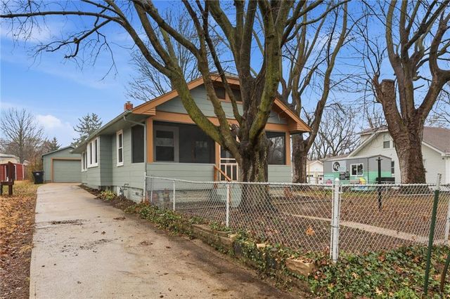 10531 E 9th Street S, Independence, MO 64053