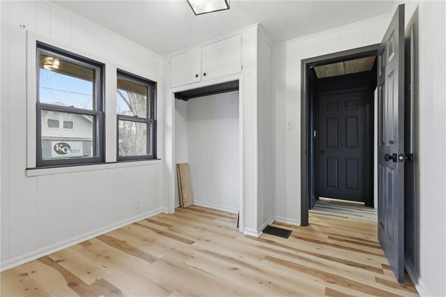 10531 E 9th Street S, Independence, MO 64053