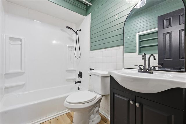 10531 E 9th Street S, Independence, MO 64053