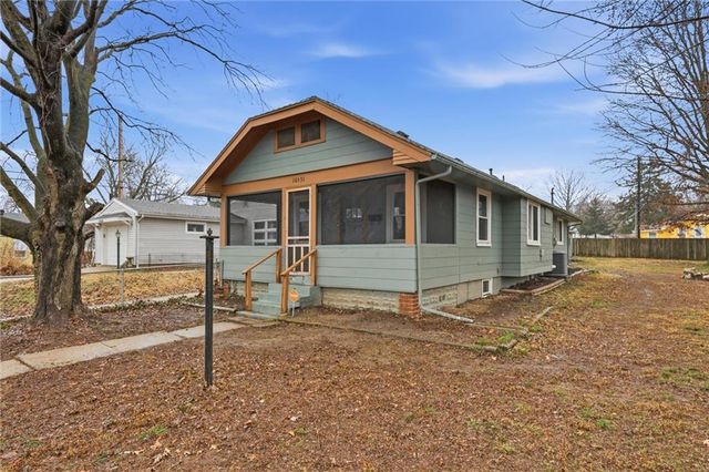 10531 E 9th Street S, Independence, MO 64053