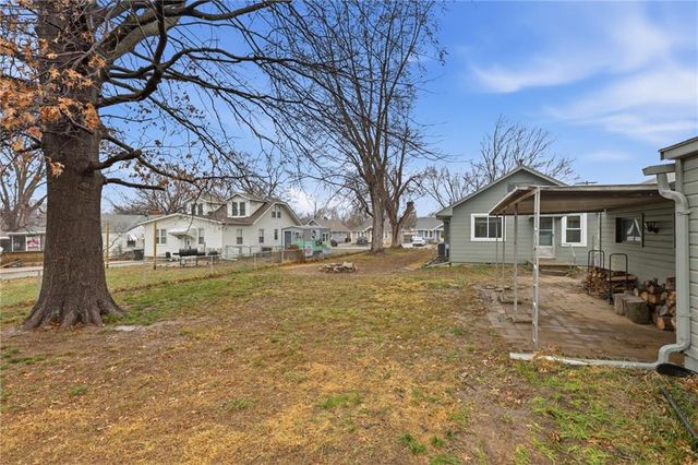 10531 E 9th Street S, Independence, MO 64053