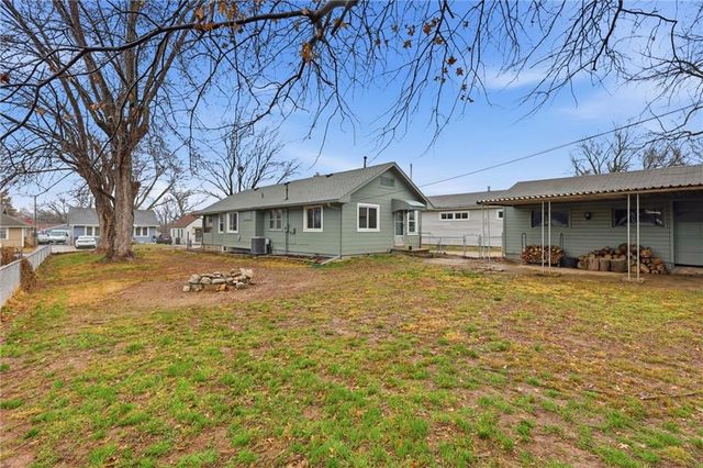 10531 E 9th Street S, Independence, MO 64053