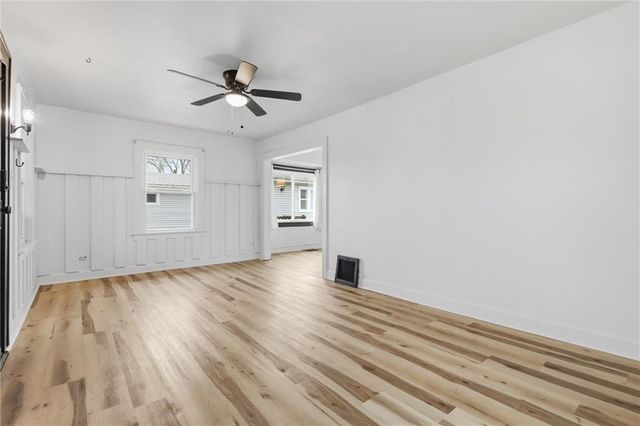 10531 E 9th Street S, Independence, MO 64053