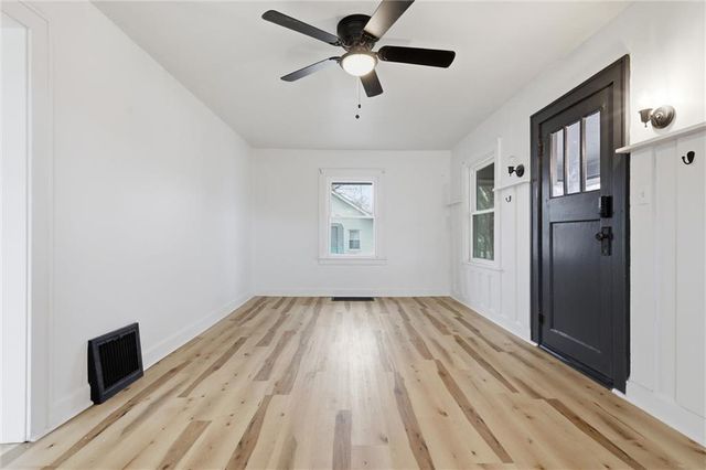 10531 E 9th Street S, Independence, MO 64053