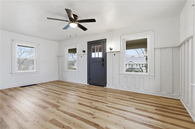 10531 E 9th Street S, Independence, MO 64053