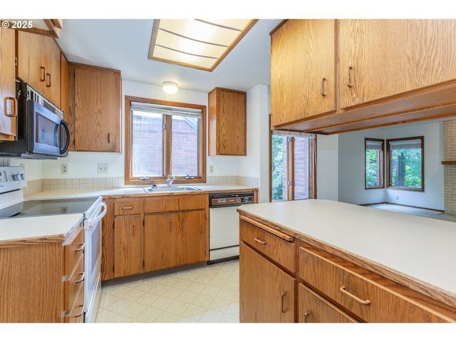 15015 Ne SACRAMENTO St 51, Portland, OR 97230