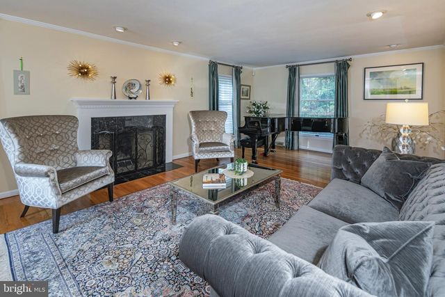 8 WINFIELD RD, Princeton, NJ 08540