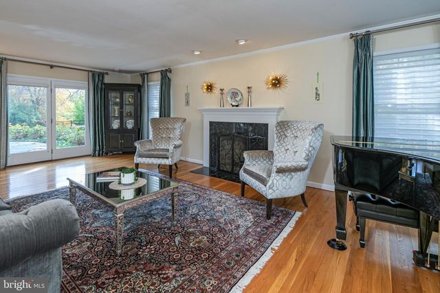 8 WINFIELD RD, Princeton, NJ 08540