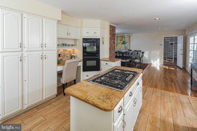 8 WINFIELD RD, Princeton, NJ 08540