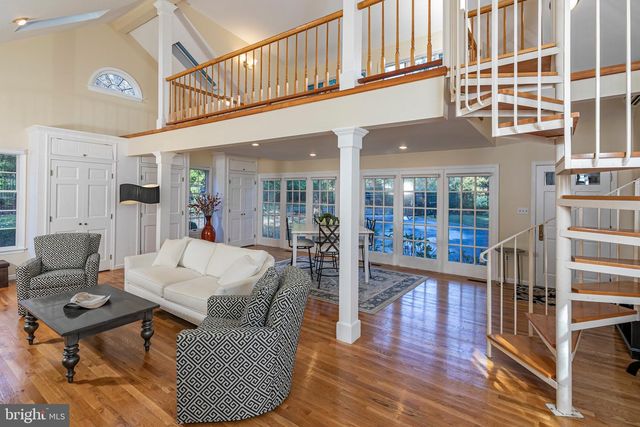 8 WINFIELD RD, Princeton, NJ 08540