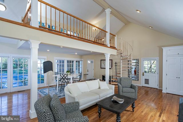 8 WINFIELD RD, Princeton, NJ 08540