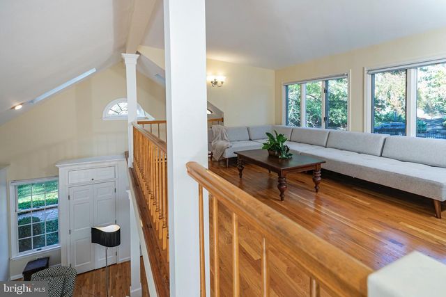 8 WINFIELD RD, Princeton, NJ 08540