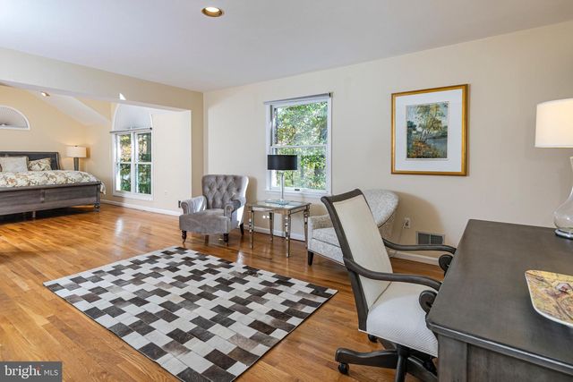 8 WINFIELD RD, Princeton, NJ 08540