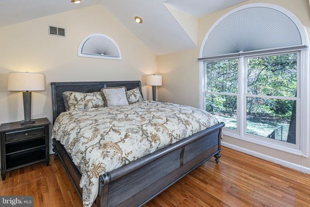 8 WINFIELD RD, Princeton, NJ 08540