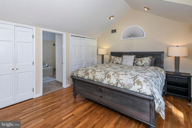 8 WINFIELD RD, Princeton, NJ 08540