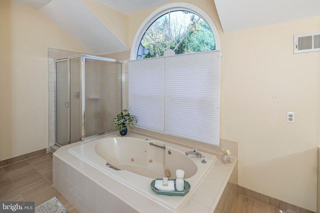 8 WINFIELD RD, Princeton, NJ 08540