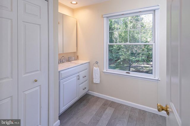 8 WINFIELD RD, Princeton, NJ 08540