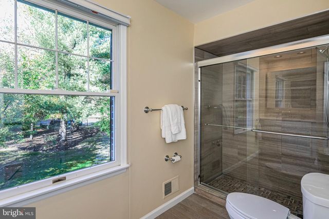 8 WINFIELD RD, Princeton, NJ 08540
