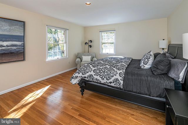 8 WINFIELD RD, Princeton, NJ 08540