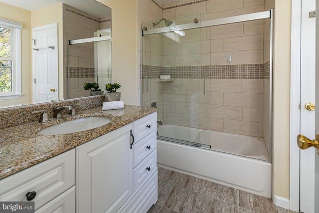 8 WINFIELD RD, Princeton, NJ 08540