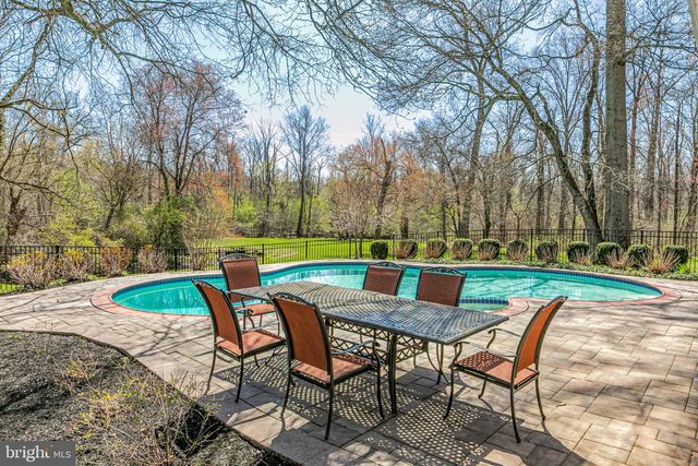 8 WINFIELD RD, Princeton, NJ 08540