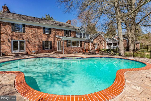 8 WINFIELD RD, Princeton, NJ 08540