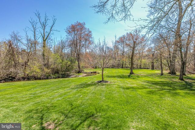 8 WINFIELD RD, Princeton, NJ 08540